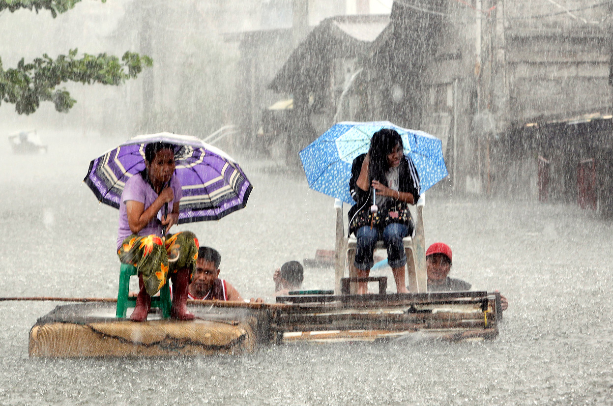 Read more about the article amazing Coping with Floodwater During the Monsoon in the Philippines’ Capital 2024